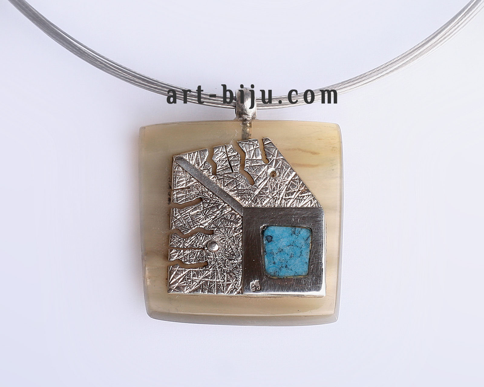 Collier en argent avec turquoise.