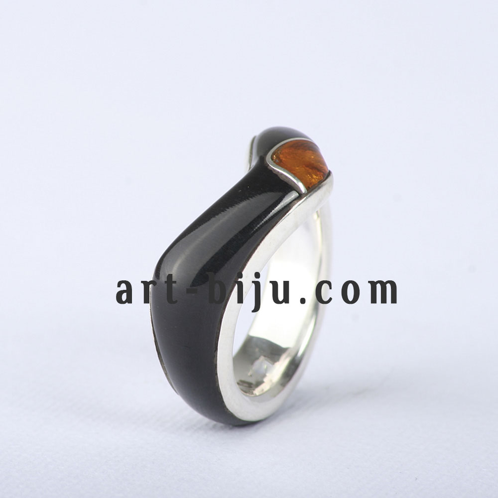 Bague femme en argent avec ambre.