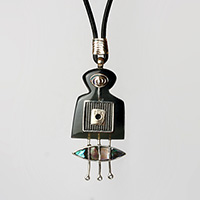 Collier copyright avec corne, argent, nacre.