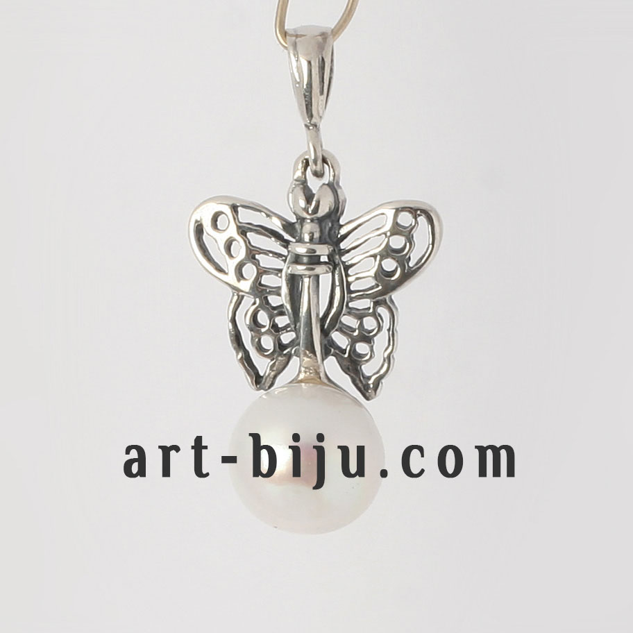 Pendentif papillon en argent avec perle blanche
