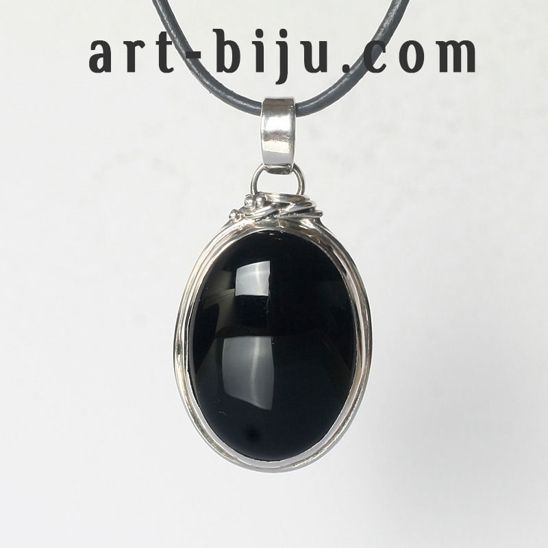 Collier en argent avec onyx noir.
