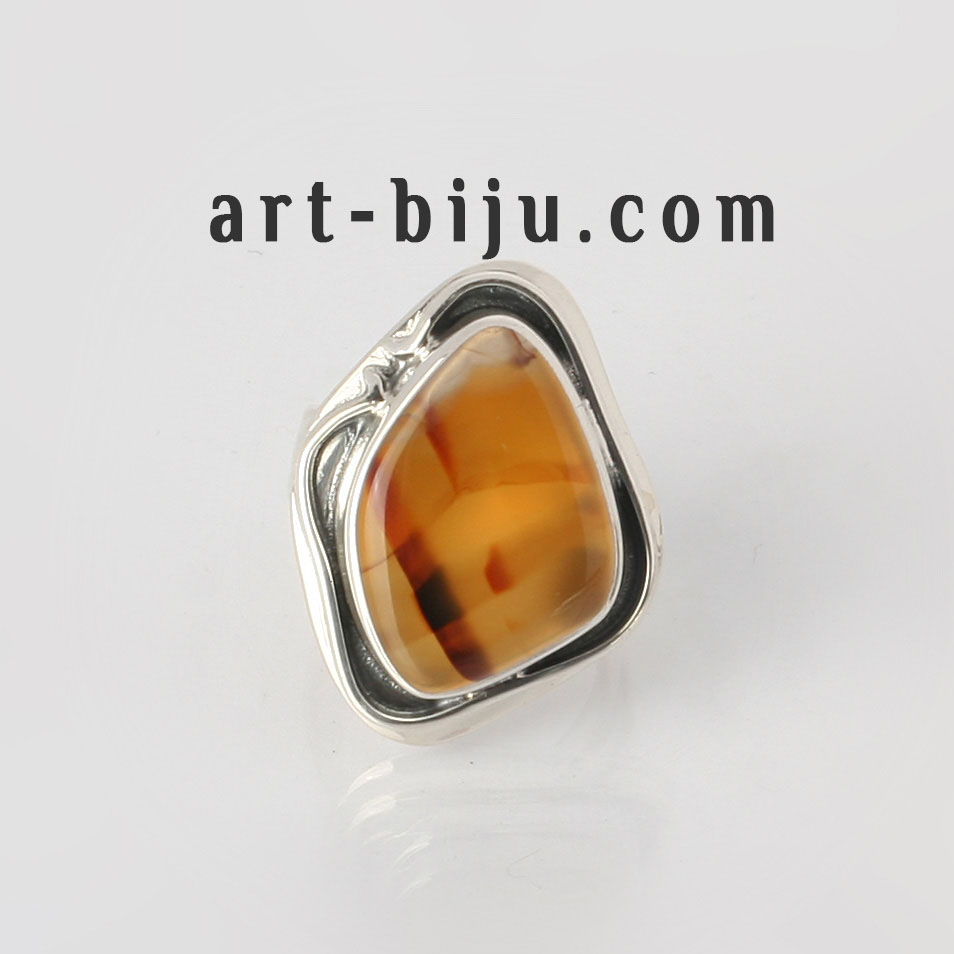 Bague d'auteur en argent avec sardonyx.