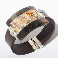 Bracelet en argent avec citrine, or et cuir.